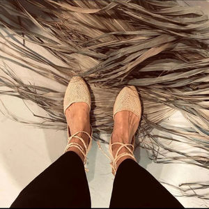 รองเท้าแตะและรองเท้าสานราฟเฟียทำมือจากโมร็อกโกราคาส่งถูก เป็นมิตรกับสิ่งแวดล้อม สำหรับผู้หญิงและผู้ชาย สั่งซื้อจำนวนมากจากผู้ผลิตโดยตรง - Product Image 3