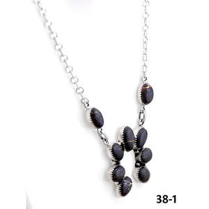 Collier de style classique sud-ouest fait main avec perles en argent sterling et perles noires, orné de motifs de fleurs, d'ancre et de chiffres - Product Image 3