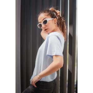 Camiseta monocromática azul cielo para ella - Product Image 3