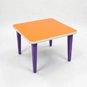 Table carrée en contreplaqué pour enfants, design moderne du milieu du siècle, pieds en bois durables, pour bébés et enfants. - Product Image 6
