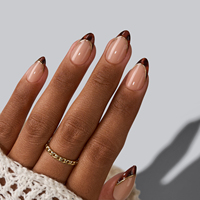 Ensemble de faux ongles courts en amande avec logo personnalisé, de haute qualité, vente en gros, gel doux, pointe française brune, ongles artificiels à presser en vrac