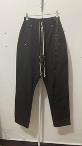 Pantalones largos negros ajustados de otoño para hombre con diseño de cremallera High Street Chic Versátil Dark Streetwear Pantalones nuevos para Primavera Verano - Product Image 6