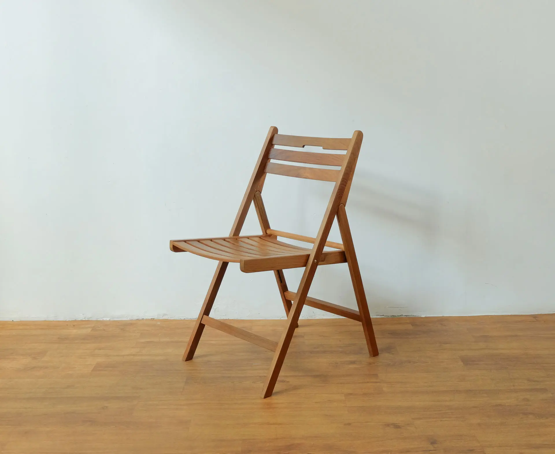 Barato abita silla plegable de madera de teca maciza para uso al aire libre muebles de playa y jardín Muebles impermeables hechos a mano