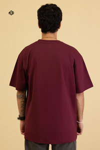 T-shirt à col rond en coton lourd pour homme avec logo personnalisé, couleur bordeaux, coupe ample, manches courtes, coupe décontractée, streetwear avec poche contrastée - Product Image 2