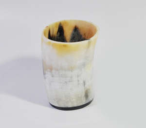 Authentique cornue à boire viking artisanale en corne de buffle naturelle polie, style nordique traditionnel, récipient à shot unique - Product Image 5