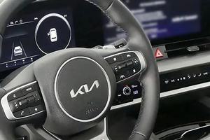 Sportage Business Line 2024 d'occasion en parfait état, SUV électrique 1.6L 2WD DCT R18, toit ouvrant panoramique en tissu, prêt pour l'expédition mondiale - Product Image 2