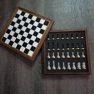 ชุดกระดานหมากรุกทำจากไม้และเรซินกล่องหมากรุกชุดเกมสุดหรูทำจากเรซิ่นสีแดงสีดำชิ้นหมากรุกโดยหัตถกรรม tayyab - Product Image 4