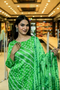 ชุด Kurta กางเกงตัดตรงผ้าไหมแท้ปักลายสไตล์อินเดียชุด Kurta - Product Image 3