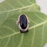 Bague boîte à poison en argent sterling 925 faite à la main, onyx noir de forme ovale avec compartiment secret, cadeau élégant pour elle