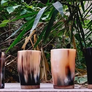 Cuernos para Beber Vikingos, Clásicos Cuernos Medievales Tallados en Material Orgánico, Seguros para Alimentos, Eventos Históricos, Celebraciones de Caballeros - Product Image 4