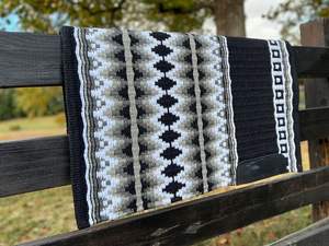 La couverture de selle occidentale en laine confortable pour chevaux offre un soutien pendant les courses de barils et les événements de rodéo - Product Image 2