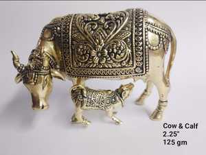 Estatua de vaca de latón de estilo tradicional - Product Image 2