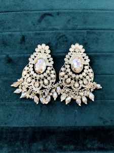 Impresionante diseño tradicional de perlas de piedra Kundan con chapado en sombra pendiente de joyería de moda para mujer - Product Image 2