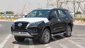 Nuevo/USADO TOYOTA FORTUNER NEGRO 2022, Cámara Trasera 360, Capacidad de Carga 31-40T, Emisión Diésel/GAS, Automático - Product Image 3