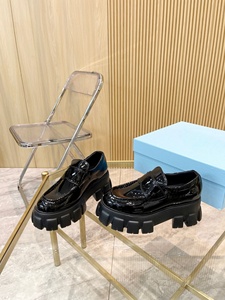 รองเท้าหนังแท้พื้นหนาเพิ่มความสูง สวมแบบสลิปออน สไตล์ใหม่ คลาสสิกแบบอังกฤษ รองเท้าสีดำสำหรับนักเรียน - Product Image 3