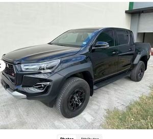 Hilux Doble Cabina Revo GRS 2.8L Diésel 4x4 Usada en Excelentes Condiciones, Nueva Transmisión Automática 6AT, Volante a la Izquierda, con Neumáticos R18 - Product Image 3