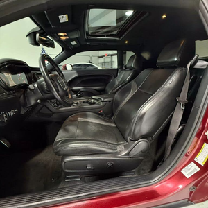 Dodge Challenger SXT Plus RWD 2017 Usado (LHD/RHD) - Product Image 2