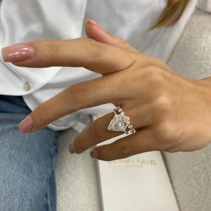 <b>Top</b> Seller Pear <b>Cut</b> IGI Certified VVS Lab Grown Diamond Halo Engagement Ring Bridal Set With 14k Gold Jewelry At <b>Low</b> Price - Product Image 2