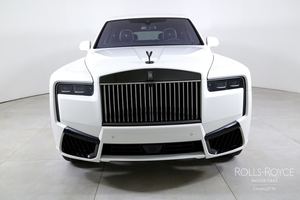 SUV C-ULLINANN 2025 USADO EN EXCELENTES CONDICIONES, 8 Velocidades, Tracción en las Cuatro Ruedas, 591 HP, 6.8L, Black Badge, Listo para Envío - Product Image 5