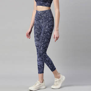 Leggings d'entraînement de yoga élégants à séchage rapide pour femmes pantalons de fitness à taille élastique en vente fabriqués au Pakistan - Product Image 3