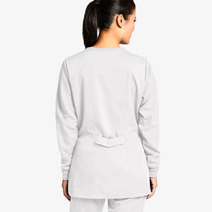 Veste d'infirmière de gommage pour les travailleurs médicaux Élégant confortable et conçu pour la flexibilité dans les établissements de soins de santé Logo personnalisé - Product Image 3