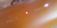 Machine de marquage laser CO2 volante pour l'alimentation, compatible DXF, haute précision pour le code de traçabilité par lots sur les lignes de production de canettes en aluminium