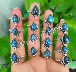 Anillo bohemio de piedras preciosas de labradorita azul, joyería de latón chapada en plata de 18 quilates única, joyería de latón chapada en plata de 18 quilates con estilo para - Product Image 3