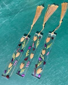 Marcapáginas Redondos Hechos a Mano con Flores Prensadas en Resina, Estilo Art Deco, con Purpurina Dorada, Marcapáginas Personalizados para Estudiantes - Product Image 2