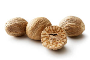 Noix de muscade indienne biologique séchée au soleil de qualité supérieure, riche en arôme, pour desserts, currys, boissons, utilisations culinaires/ayurvédiques, sans additifs - Product Image 4