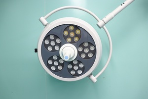 <span class=keywords><strong>Lampe</strong></span> d'examen chirurgical <span class=keywords><strong>LED</strong></span> mobile verticale LKLED500Y 60000Lux 30 perles Osram pour usage médical, hospitalier et dentaire - Product Image 3