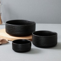 Services de table en céramique noire, résistants aux hautes températures, finition mate texturée, sans BPA, écologiques et adaptés au four