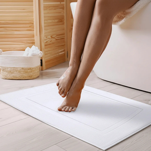 Alfombra de baño de lujo diseñada con tela de felpa, gran absorción, secado rápido y base resistente para baños modernos. - Product Image 6