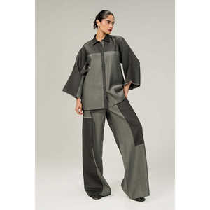 Chemise en jean noir pour femme, ornée de boutons - Product Image 1