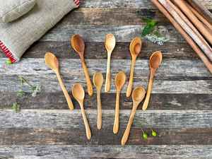 Cuchara de Cocina de Madera Premium Tallada a Mano, Resistente al Calor, Cuchara de Madera Natural para Cocinar y Servir - Product Image 4