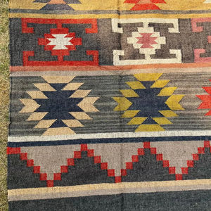 Alfombra de yute de lana hecha a mano de nuevo diseño, decoración de espacio vital minimalista, precios al por mayor, decoración del hogar de la India - Product Image 1