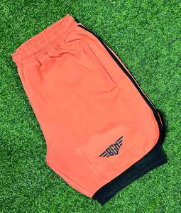 กางเกงขาสั้นผู้ชายน้ำหนักเบาสไตล์ไฮสตรีทย้อมสีเรียบ - Product Image 1