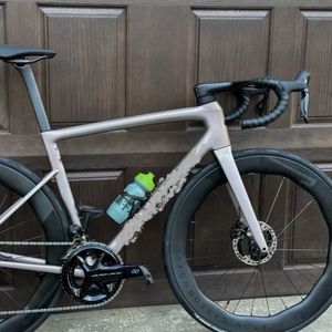 NOUVEAU Vélo de route Specialized Tarmac SL8 Pro (Blanc Métallisé Carbone Brillant) (52cm) (Ultegra Di2) Performances de pointe - Product Image 3