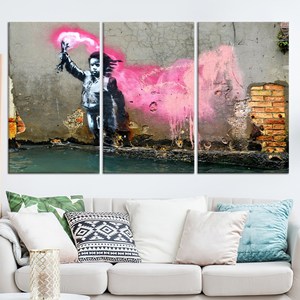 Lienzo Impreso: Graffiti de Niño Migrante de Banksy, Decoración para el Hogar, Juego de 3 Lienzos - Product Image 1