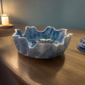 Accessoire vibrant de bol en résine fabriqué à la main écologique par Tradebyd pour les amateurs de design d'intérieur et les demandeurs de cadeaux - Product Image 4