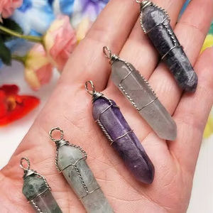 Magnifique pendentif en chaîne vintage en laiton plaqué rhodium, fait main, avec pierres précieuses multicolores en forme de crayon, pour mariage, 2025 - Product Image 1