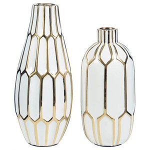Vase en métal décoratif avec des détails de fabrication raffinés, parfait pour ajouter un charme élégant aux espaces de vie et aux bureaux - Product Image 5