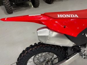 ประมูล-เสนอขาย รถมอเตอร์ไซค์ CRF450RX รุ่นปี 2026 ของแท้จากโรงงาน ใหม่เอี่ยม กำลังไฟ 1001-2000 วัตต์ ความเร็วสูงสุด >80 กม./ชม. พร้อมเงินดาวน์ - Product Image 3