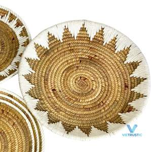 Assiette murale décorative en paille de jacinthe d'eau tissée Art Déco de source vietnamienne Vietrustic pour la décoration du salon - Product Image 5