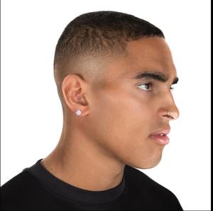 Modernos Pendientes con Dijes de Diamantes Corte Princesa Chapados en Oro, en Oro Sólido de 14 Quilates, para Aniversario y Cualquier Ocasión - Product Image 2