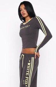Ensemble de survêtement pour femmes à col en V et capuche, 2 pièces, hiver, uni, brodé, hauts longs, couleurs personnalisées - Product Image 3