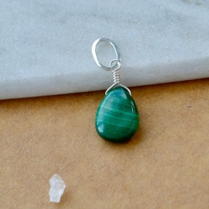 Colgante de lágrima de malaquita, piedra preciosa verde, chapado en oro, delicado amuleto hecho a mano, joyería para mujer - Product Image 2