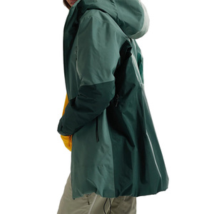 Veste de ski personnalisée OEM pour femmes avec tissu imperméable respirant, couche intérieure isolée, impression et étiquetage de logo - Product Image 2