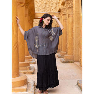 เสื้อปอนโชผ้าโมดอลปักลายดอกไม้ Amoura - Product Image 1