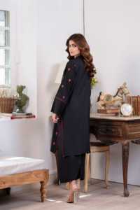 Robes en laine à manches longues pour femmes Nouveau design avec laine avec broderie Robes en laine confortables pour femmes Collection hiver - Product Image 3