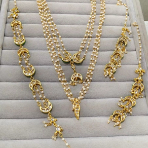 Proveedor indio collar de Latón chapado en oro con perla Combo Ethereal conjunto de joyería nupcial para niñas mujeres para fiestas bodas - Product Image 1